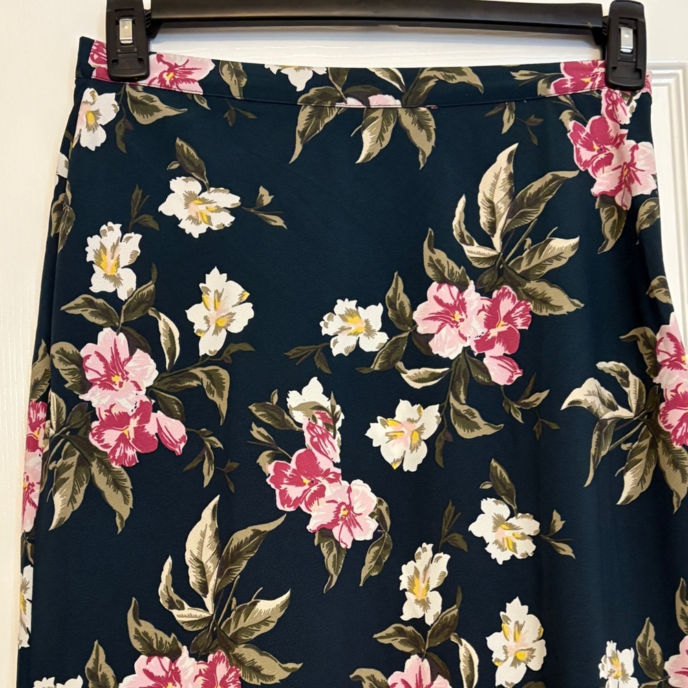 RAYON CREPE FLORAL PRINT PENCIL SKIRT